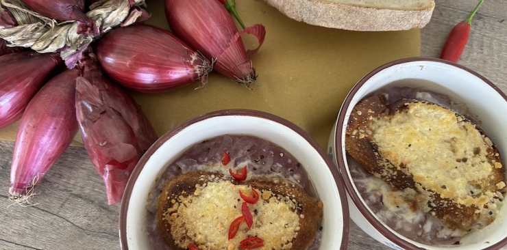 La  soup a' l'oignon francese in versione calabrese:  la ricetta per una zuppa semplice ma squisita!