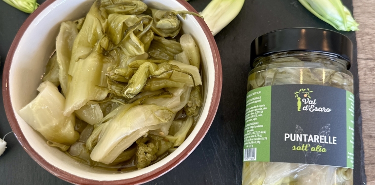 Cicoria Puntarella Sott’Olio: un’Antica Ricetta della Tradizione Contadina